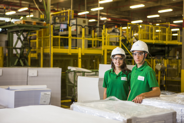 Fotografia da unidade Limeira da Suzano Papel e Celulose em 03/2015.