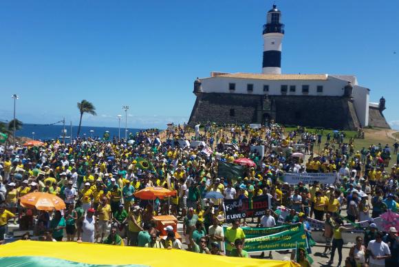 Manifestantes impeachment Salvador
