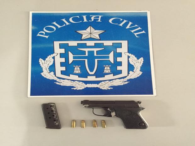 Pistola usada por Davi Cosme Francisco da Rocha