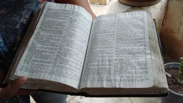 Biblia Sagrada intacta em casa destruida pelo fogo4