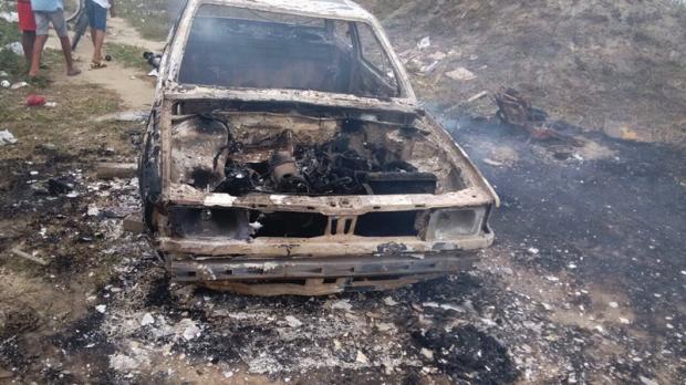 carro-incendiado-no-padre-jose