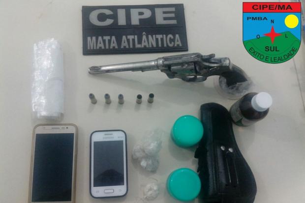 manoel-santos-luiz-e-dyeme-andrade-luz-revolver