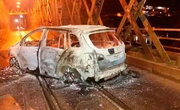 Grupo invade cidade, explode banco e incendeia carros em Cachoeira